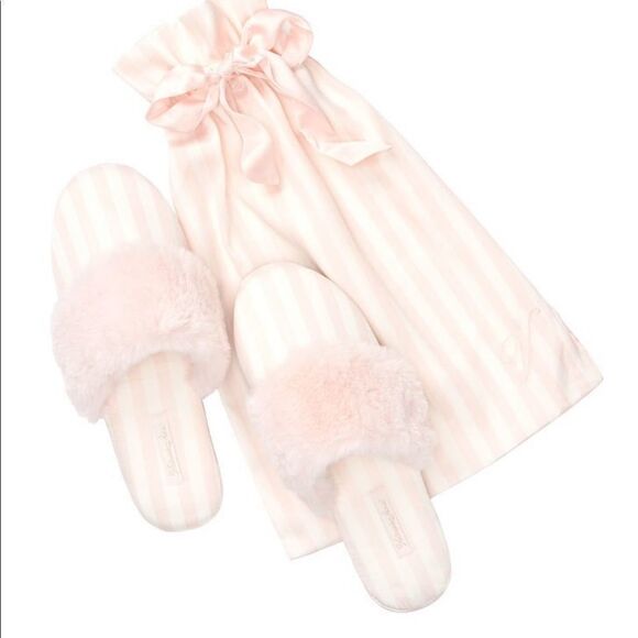 VICTORIA'S SECRET
Signature Satin Slipper - Picture 1 of 1